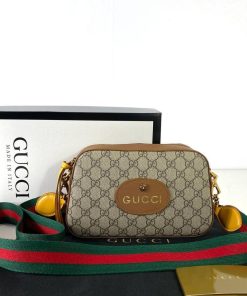 Alternative view of Gucci Neo Vintage GG Supreme messenger bag